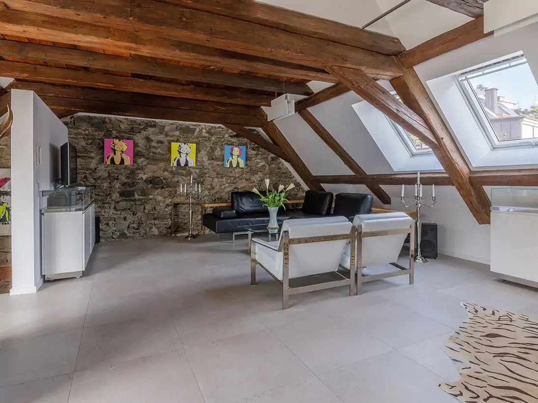 Saniertes Wohnzimmer im Modernen Baustil